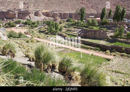 Caspana villaggio, Cile. Caspana è un villaggio cileno, a 85 km da Calama, nella gola scavata dal fiume ha condiviso il suo nome e che è un affluente di t Foto Stock