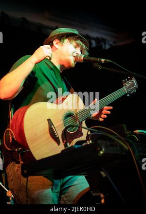 Funke e The Two Tone Baby, Leigh Folk Festival, Leigh Community Center, Essex © Clarissa Debenham / Alamy Foto Stock