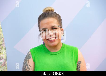 Colonia, Germania. 23rd giugno 2022. Ninia BINIQAS, presentatore, red carpet, Red Carpet Show, presentazione dei Grimme Online Awards 2022 il 23rd giugno 2022 in The Flora Koeln, Â Credit: dpa/Alamy Live News Foto Stock