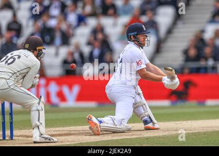 Leeds, Regno Unito. 27th giugno 2022. Jonny Bairstow d'Inghilterra non ha sparato a Leeds, Regno Unito il 6/27/2022. (Foto di Mark Cosgrove/News Images/Sipa USA) Credit: Sipa USA/Alamy Live News Foto Stock