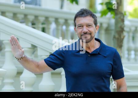 Madrid, Spagna. 27th giugno 2022. L'attore spagnolo Antonio Banderas partecipa a una fotocellula presso l'hotel Mandarin Oriental Ritz di Madrid. (Foto di Atilano Garcia/SOPA Images/Sipa USA) Credit: Sipa USA/Alamy Live News Foto Stock