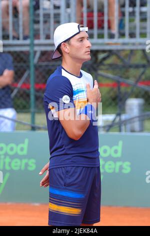 Milano, Italia. 26th giugno 2022. Italia, Milano, 26 2022 giugno: Inno italiano durante la partita di tennis FEDERICO CORIA (ARG) vs FRANCESCO PASSARO (ITA) finale ATP Challenger Milano presso Aspria Harbour Club (Foto di Fabrizio Andrea Bertani/Pacific Press/Sipa USA) Credit: Sipa USA/Alamy Live News Foto Stock