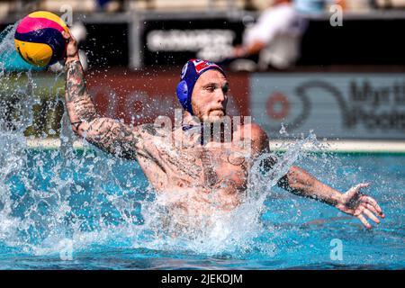 BUDAPEST, UNGHERIA - GIUGNO 27: Jerko Marinic Kragic di Croazia durante i campionati mondiali FINA Budapest 2022 1/8 Finals match tra Georgia e Croazia il 27 Giugno 2022 a Budapest, Ungheria (Foto di Albert ten Hove/Orange Pictures) Foto Stock