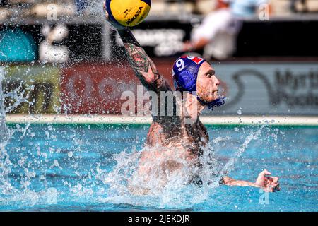 BUDAPEST, UNGHERIA - GIUGNO 27: Jerko Marinic Kragic di Croazia durante i campionati mondiali FINA Budapest 2022 1/8 Finals match tra Georgia e Croazia il 27 Giugno 2022 a Budapest, Ungheria (Foto di Albert ten Hove/Orange Pictures) Foto Stock