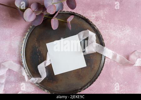 foglio bianco di carta , mockup di invito, biglietto da visita o mockup di lettera Foto Stock