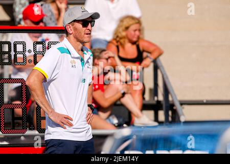 BUDAPEST, UNGHERIA - 27 GIUGNO: Allenatore Tim Hamill d'Australia durante i campionati mondiali FINA Budapest 2022 1/8 Finals match tra Italia e Australia il 27 giugno 2022 a Budapest, Ungheria (Foto di Albert ten Hove/Orange Pictures) Foto Stock