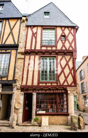 Case tradizionali a graticcio lungo la Grande Rue a Cite Plantagenet, le Mans. Pays de la Loire, Francia. Foto Stock