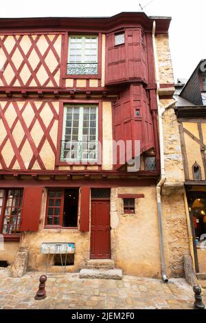 Case tradizionali a graticcio lungo la Grande Rue/Rue Saint-Honoré a Cite Plantagenet, le Mans. Pays de la Loire, Francia. Foto Stock