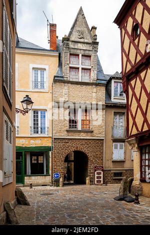 Case tradizionali a graticcio lungo la Grande Rue/Rue Saint-Honoré a Cite Plantagenet, le Mans. Pays de la Loire, Francia. Foto Stock