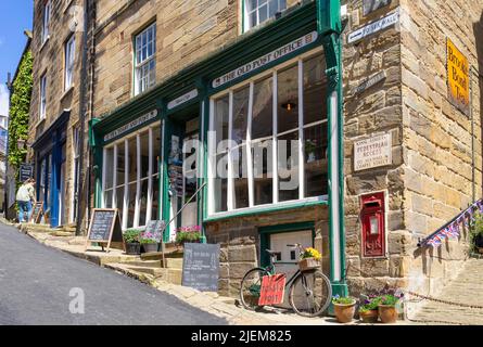 Robin Hood's Bay Yorkshire Tea Toast and Post un piccolo cafe' orientato alla musica basato su King Street Robin Hood Bay Yorkshire Inghilterra UK GB Europe Foto Stock