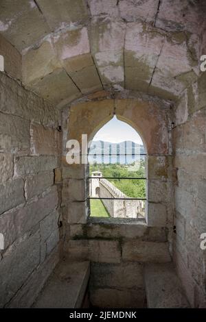 Angera, Italia - 4 giugno 2022: Nel Castello Borromeo (Rocca di Angera). Foto Stock