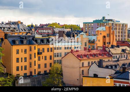 Stoccolma, Svezia - 21 maggio 2015: Edifici residenziali nelle vicinanze della stazione Slussen di Stoccolma Foto Stock