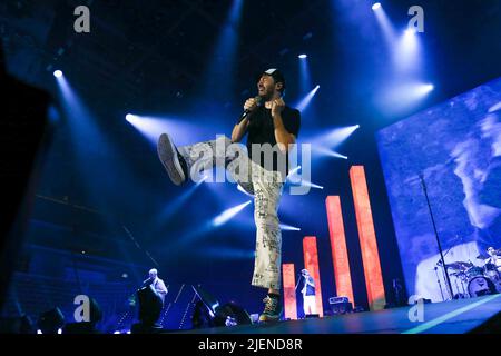 TORINO, ITALIA - 27 GIUGNO 2022. I pinguini Tattici Nucleari suonano dal vivo il 27 giugno 2022 a pala Alpitour a Torino. Credit: Massimiliano Ferraro/Medialys Images/Alamy Live News Foto Stock