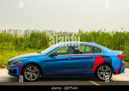 Solo Cina BMW Serie 1 berlina visto dal lato. Foto Stock