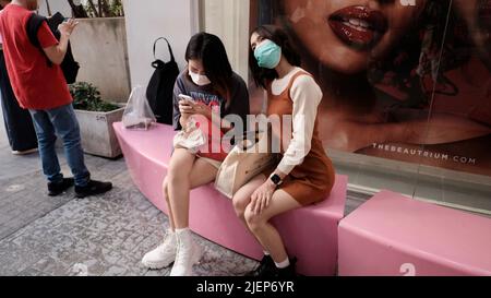 Girls Siam Square Young People's Shopping Area Bangkok Thailandia Foto Stock