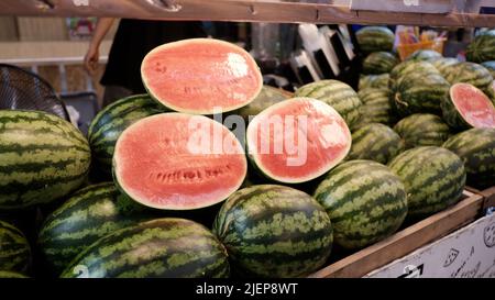Venditore di cibo di strada all'anguria tropicale Bangkok Thailandia Foto Stock