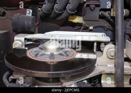 disco del freno di un carrello elettrico in piedi Foto Stock