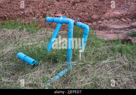 Le valvole e i tubi nel settore agricolo Foto Stock