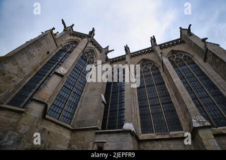 Dettagli gotici della Basilica Saint Nazaire all'interno della cité a Carcassonne Foto Stock