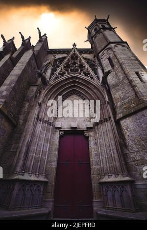 Dettagli gotici della Basilica Saint Nazaire all'interno della cité a Carcassonne Foto Stock