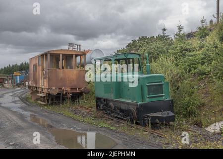 Moyasta Junction, Clare, Irlanda. 27th giugno 2022. Un'ex locomotiva di Bord na Móna in attesa di restauro da parte della Ferrovia di Clare Occidentale a Moyasta, Co. Clare, Irlanda. - Foto David Creedon Foto Stock