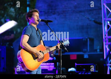 Anfiteatro del Vittoriale Italia 27 Giugno 2022 James Blunt - Gardone Riviera Lago di garda - vivere a Brescia © Andrea Ripamonti / Alamy Foto Stock