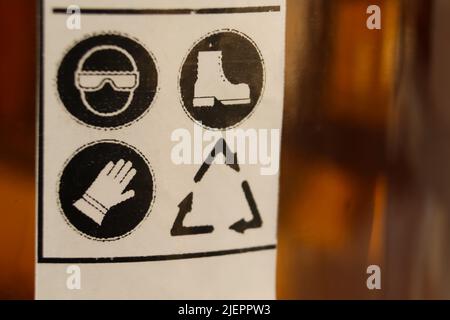 Simbolo di sicurezza per l'uso di sostanze chimiche, etichetta sul flacone di sostanze chimiche Foto Stock