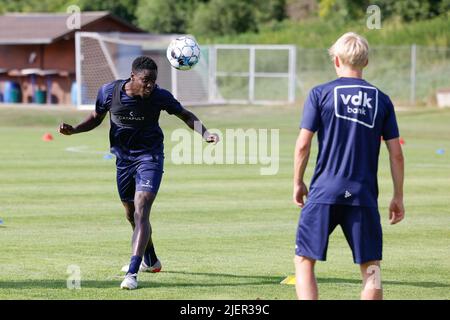 Joseph Okumu di Gent ha ritratto in azione durante una sessione di allenamento di JPL KAA Gent il primo giorno della loro tappa a Stegersbach, in Austria, in vista della stagione 2022-2023, lunedì 27 giugno 2022. BELGA FOTO DOMEN GROGL Foto Stock