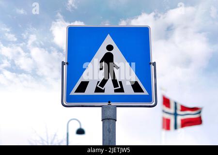 Pedone, cartello stradale blu in Norvegia Foto Stock