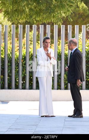 Pozuelo de Alarcon. Spagna. 20220628, Queen Letizia di Spagna Visita al Centro di Assistenza, accoglienza e rinvio dei rifugiati ucraini presso il Centro di formazione per la sicurezza sociale il 28 giugno 2022 a Pozuelo de Alarcon, Spagna Credit: MPG/Alamy Live News Foto Stock