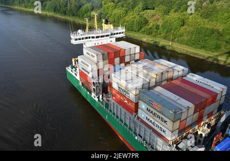 Container Ship Heinrich Ehler nel canale di Kiel Foto Stock