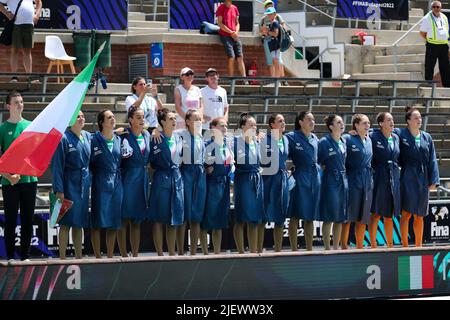 BUDAPEST, UNGHERIA - GIUGNO 28: Valeria Palmieri (c), Laura Teani, Chiara Tabani, Claudia Roberta Marletta, Silvia Avegno, ELISA Queirolo, Sofia Giustini, Domitilla Picozzi, Roberta Bianconi, Giulia Emmola, Giuditta Galadi, Giulia Viacava, Caterina Banchelli durante i campionati mondiali FINA Budapest 2022 Quarter Final match Italia / Francia il 28 giugno 2022 a Budapest, Ungheria (Foto di Albert ten Hove/Orange Pictures) Foto Stock