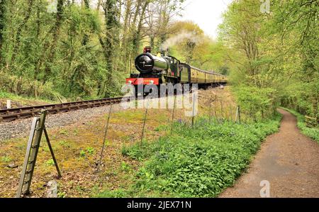 Ricostruita GWR Saint classe locomotiva a vapore n. 2999 Lady of Legend al Severn Valley Railway's Spring Gala 2022. Foto Stock