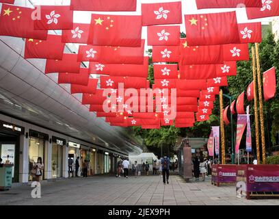 Decorazione in strada per la celebrazione del 25° anniversario dell'istituzione della RAS di Hong Kong Foto Stock