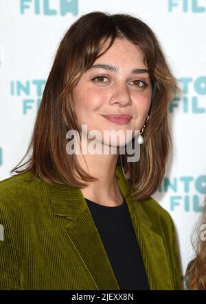 Giugno 28th, 2022. Londra, Regno Unito. Emma Appleton arriva agli into Film Awards 2022, l'Odeon Luxe, Leicester Square, Londra. Credit: Doug Peters/EMPICS/Alamy Live News Foto Stock