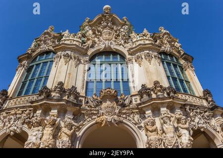 Facciata decorata del Wallpavillion presso il complesso Zwinger di Dresda, Germania Foto Stock