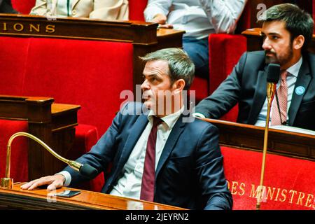 Parigi, Ile de France, Francia. 28th giugno 2022. OLIVIER VERAN, ex Ministro della Sanità. Prima sessione pubblica all'Assemblea nazionale dopo le elezioni legislative. Durante questa sessione, i deputati eleggeranno il presidente dell'assemblea. (Credit Image: © Adrien Fillon/ZUMA Press Wire) Foto Stock