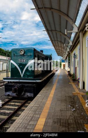 Salto, San Paolo, Brasile. Marzo, 09,2022. Facciata della stazione ferroviaria di Salto, chiamato Trem Republicano, treno repubblica in portoghese. Foto Stock