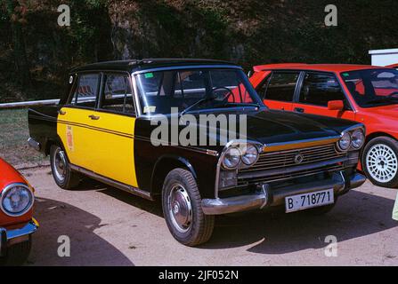 Particolare di auto classica spagnola come il vecchio taxi di barcellona. Sedile 1500 Foto Stock