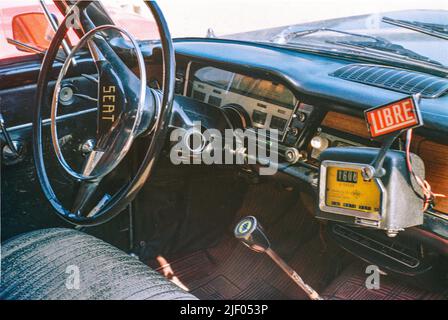 Particolare di auto classica spagnola come il vecchio taxi di barcellona. Sedile 1500 Foto Stock