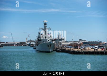 British Royal Navy Frigate HMS Westminster F 237 ancorato alla base navale di Portsmouth in Inghilterra. Foto Stock