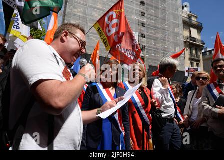 Journée de grève et de manifestation à Paris pour les salariés de l'audiovisuel public qui ont protesté contre la soppressione de la redevance télé. Foto Stock