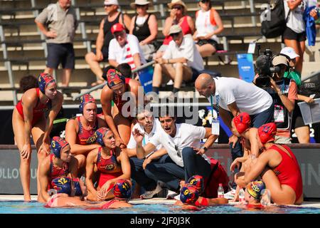 BUDAPEST, UNGHERIA - GIUGNO 28: Allenatore Miguel Angel Oca Gaia di Spagna, Laura Ester Ramos di Spagna, Cristina Nogue Frigola di Spagna, anni Espar Llaquet di Spagna, Beatriz Ortiz di Spagna, Nona Perez Vivas di Spagna, Irene Gonzalez Lopez di Spagna, Elena Ruiz Barrio di Spagna, Maria del Pilar pena di Spagna, Judith forca Ariza di Spagna, Paula Camus di Spagna, MAICA Garcia Godoy di Spagna, Paula Leiton Arrones di Spagna e Martina Terre di Spagna durante il FINA World Championships Budapest 2022 Quarter final match USA / Spagna il 28 giugno 2022 a Budapest, Ungheria (Foto di Albert ten Hove/Orange Picture Foto Stock