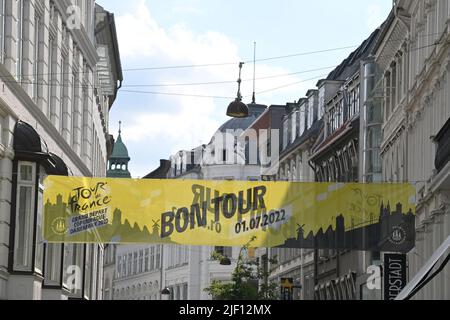 L'illustrazione mostra i preparativi in vista dell'edizione 109th della gara ciclistica del Tour de France, a Copenhagen, Danimarca, martedì 28 giugno 2022. Il Tour de France di quest'anno si svolge dal 01 al 24 luglio 2022 e inizia con tre tappe in Danimarca. BELGA FOTO DAVID STOCKMAN Foto Stock