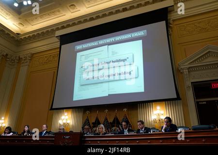 Washington, USA, 28 giugno 2022. U.S. House Select Committee tiene la quinta udienza con Cassidy Hutchinson, un aiutante dell'ex Capo della Casa Bianca dello staff Mark Meadows, il 21 giugno 2022, durante la sua indagine di gennaio 6 su Capitol Hill a Washington. Foto di Yuri Gripas/ABACAPRESS.COM Foto Stock