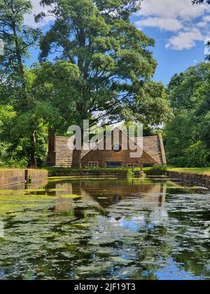 Fotografia di vecchi edifici inglesi architettura mulino ad acqua mulino ad acqua Dunham massey manchester inghilterra regno unito Foto Stock