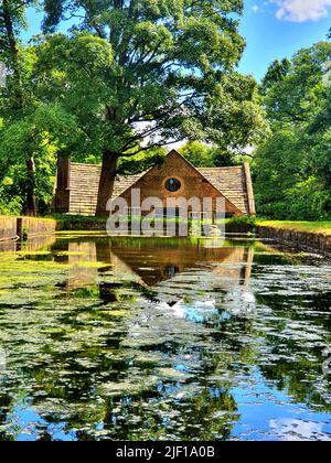 Fotografia di vecchi edifici inglesi architettura mulino ad acqua mulino ad acqua Dunham massey manchester inghilterra regno unito Foto Stock