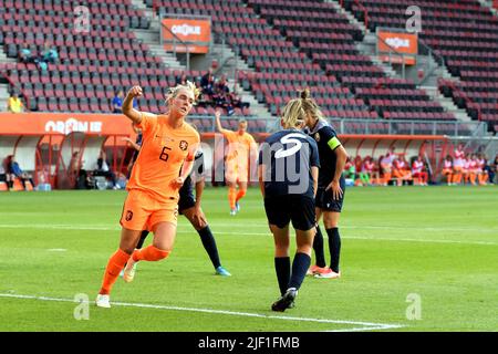 Enschede - jill Roord of Holland le donne celebrano il 1-0 durante la partita di qualificazione della Coppa del mondo femminile tra Paesi Bassi e Bielorussia allo Stadio De Grossch teste il 28 giugno 2022 a Enschede, Paesi Bassi. ANP GERRIT VAN COLOGNE Foto Stock