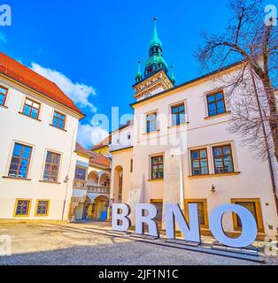 BRNO, REPUBBLICA CECA - 10 MARZO 2022: Il cartello Brno al Vecchio Municipio, il 10 marzo a Brno, Repubblica Ceca Foto Stock