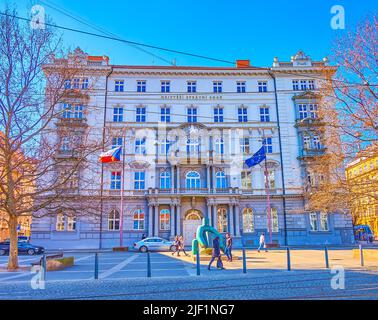 BRNO, REPUBBLICA CECA - 10 MARZO 2022: La facciata della Corte Suprema su Piazza Morava, il 10 marzo a Brno, Repubblica Ceca Foto Stock